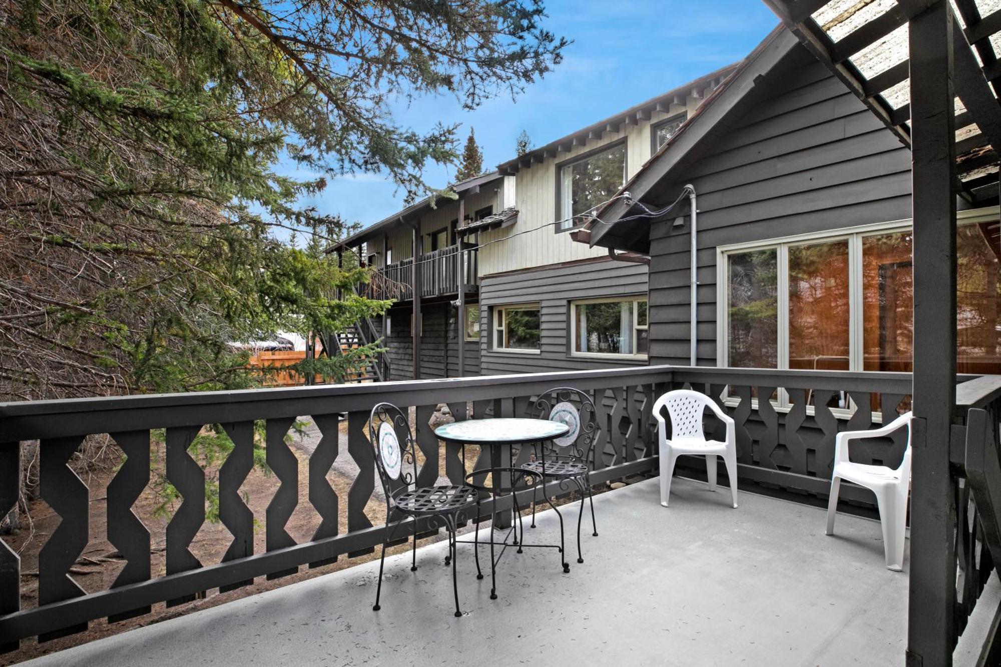 Elkhorn Lodge Vacation Rentals Banff Exterior photo